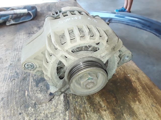 bontott SUZUKI SWIFT II Generátor