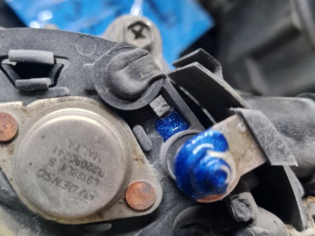 bontott SUZUKI SWIFT II Generátor