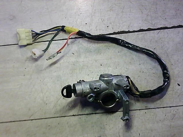 bontott SUZUKI SWIFT II Gyújtáskapcsoló Házzal