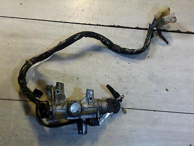 bontott SUZUKI SWIFT II Gyújtáskapcsoló Házzal