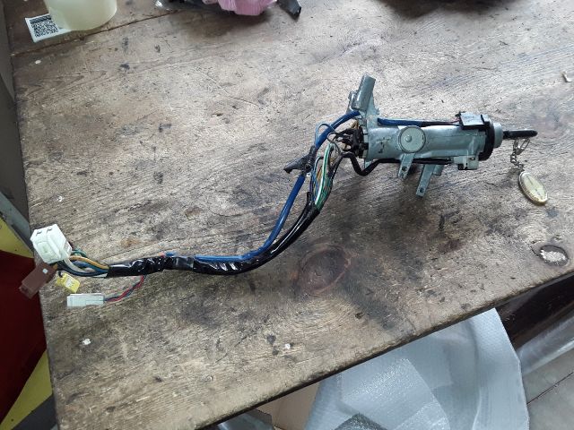 bontott SUZUKI SWIFT II Gyújtáskapcsoló Házzal