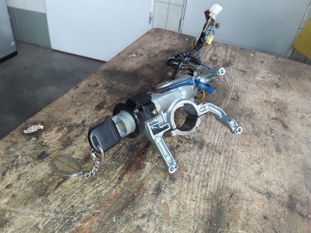 bontott SUZUKI SWIFT II Gyújtáskapcsoló Házzal