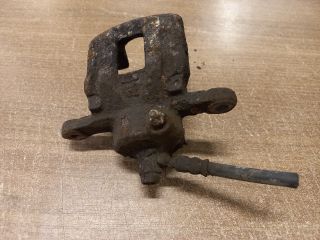 bontott SUZUKI SWIFT II Jobb első Féknyereg Munkahengerrel