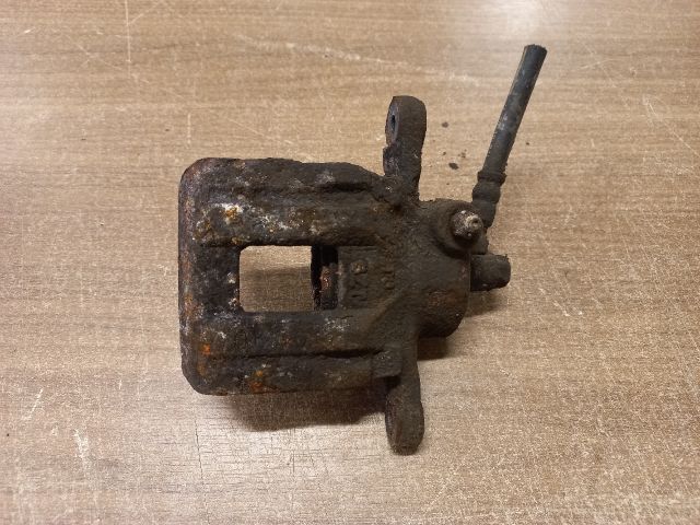 bontott SUZUKI SWIFT II Jobb első Féknyereg Munkahengerrel