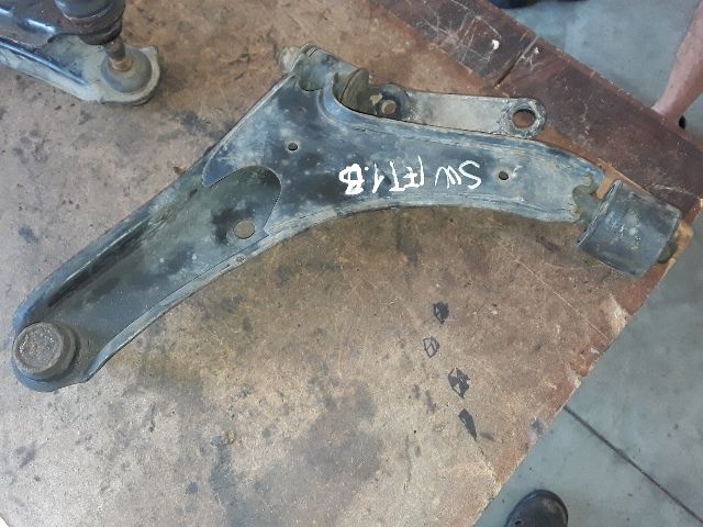 bontott SUZUKI SWIFT II Jobb első Lengőkar