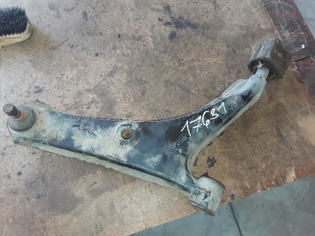 bontott SUZUKI SWIFT II Jobb első Lengőkar