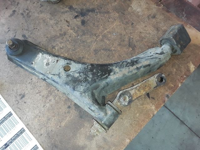 bontott SUZUKI SWIFT II Jobb első Lengőkar