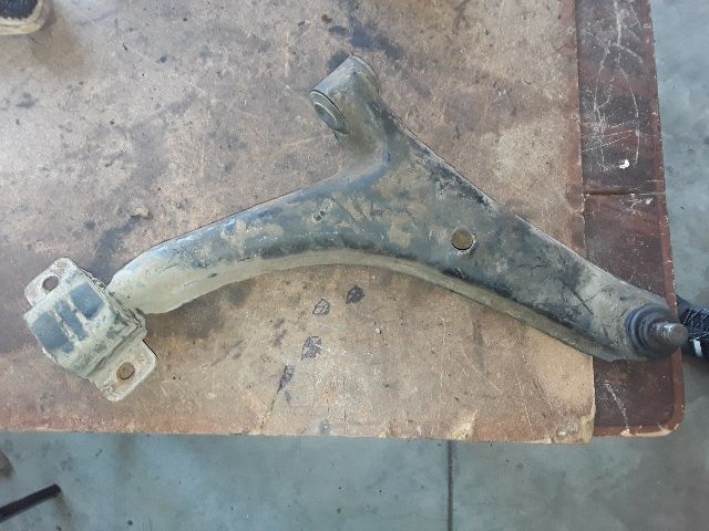 bontott SUZUKI SWIFT II Jobb első Lengőkar