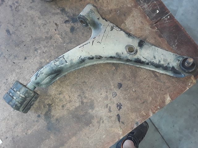 bontott SUZUKI SWIFT II Jobb első Lengőkar