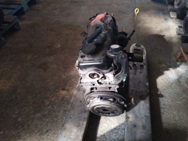 bontott SUZUKI SWIFT II Motor (Fűzött blokk hengerfejjel)