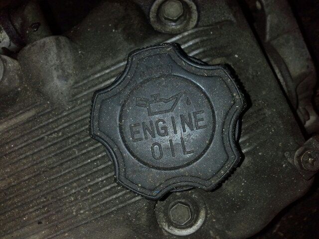 bontott SUZUKI SWIFT II Olajbeöntő Sapka