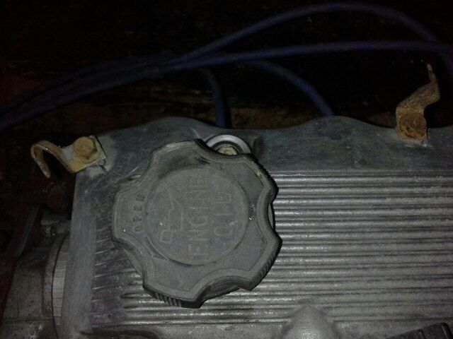 bontott SUZUKI SWIFT II Olajbeöntő Sapka