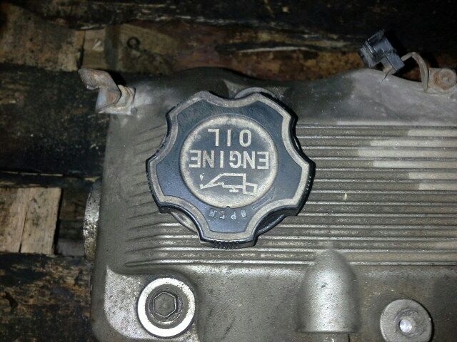 bontott SUZUKI SWIFT II Olajbeöntő Sapka