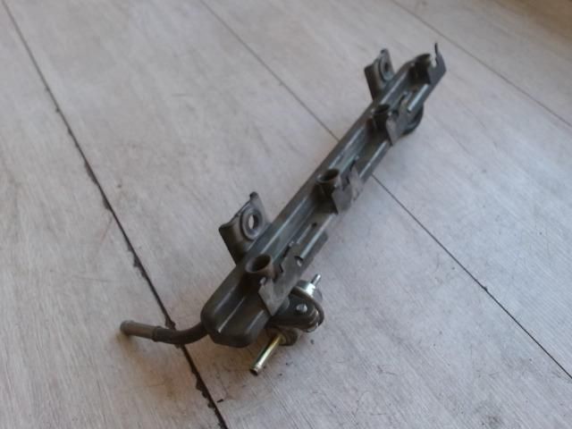 bontott SUZUKI SWIFT II Porlasztó Sor / Híd