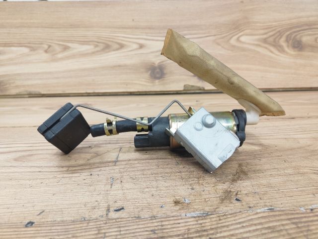 bontott SUZUKI SWIFT II Üzemanyag Szivattyú