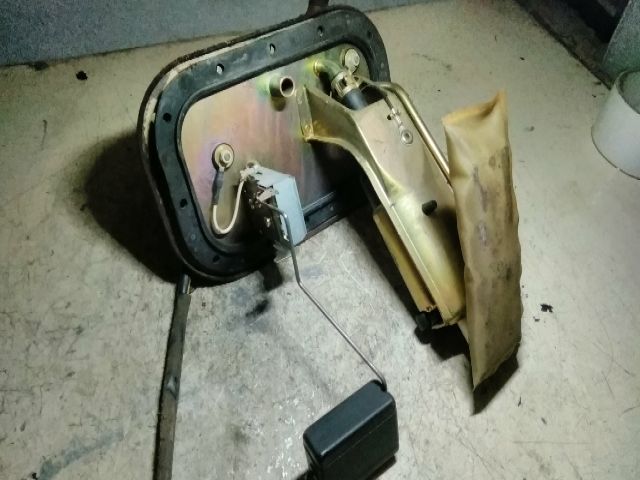 bontott SUZUKI SWIFT II Üzemanyag Szivattyú