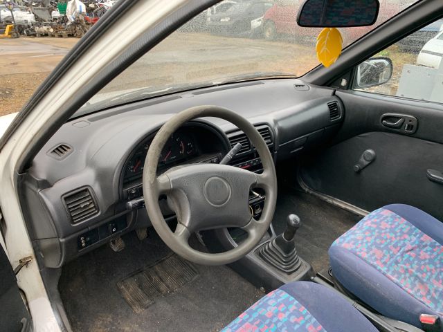 bontott SUZUKI SWIFT II Váltó Kulissza