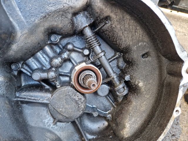 bontott SUZUKI SWIFT II Váltó (Mechanikus)