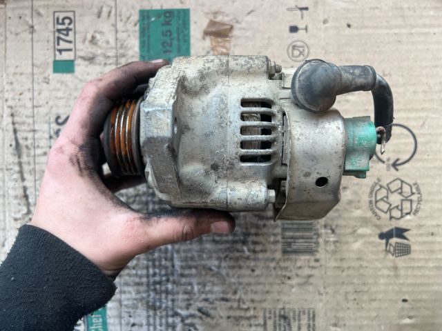 bontott SUZUKI SWIFT II Generátor