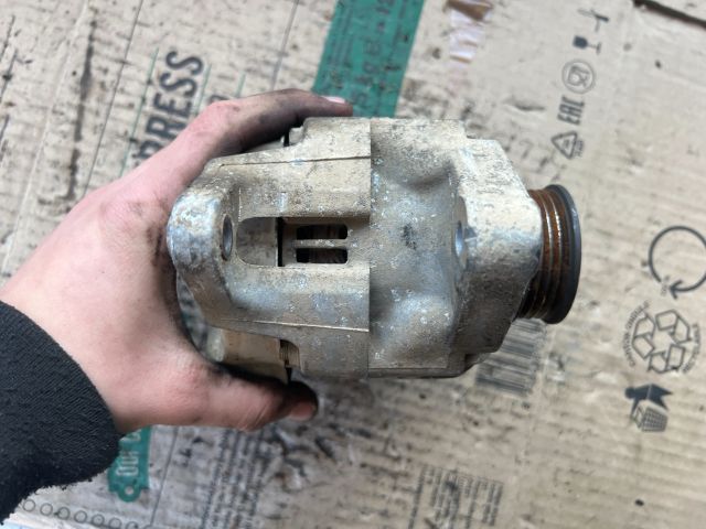 bontott SUZUKI SWIFT II Generátor