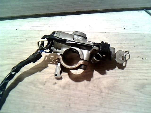 bontott SUZUKI SWIFT II Gyújtáskapcsoló Házzal