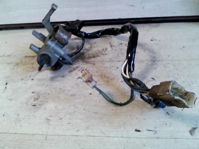 bontott SUZUKI SWIFT II Gyújtáskapcsoló Házzal