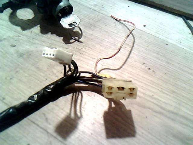 bontott SUZUKI SWIFT II Gyújtáskapcsoló Házzal