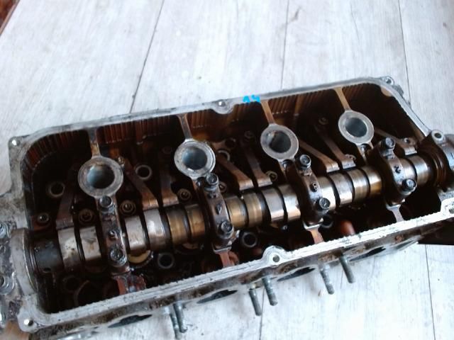 bontott SUZUKI SWIFT II Hengerfej