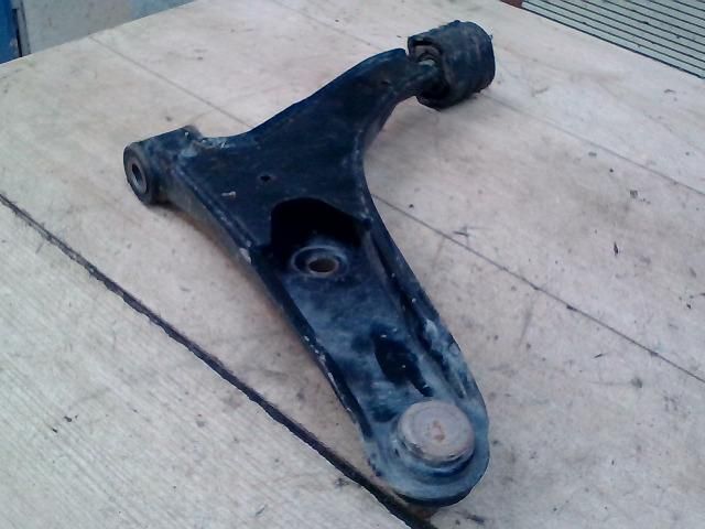 bontott SUZUKI SWIFT II Jobb első Lengőkar