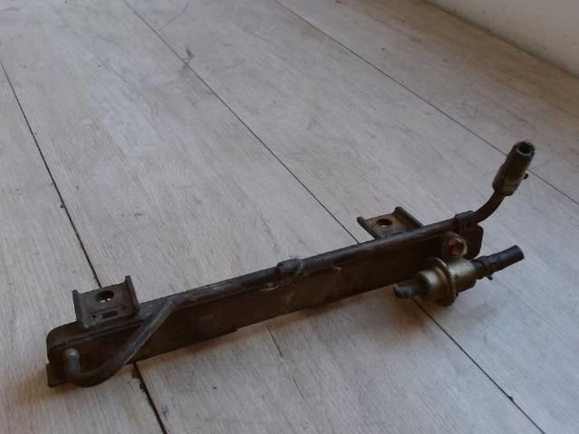 bontott SUZUKI SWIFT II Porlasztó Sor / Híd