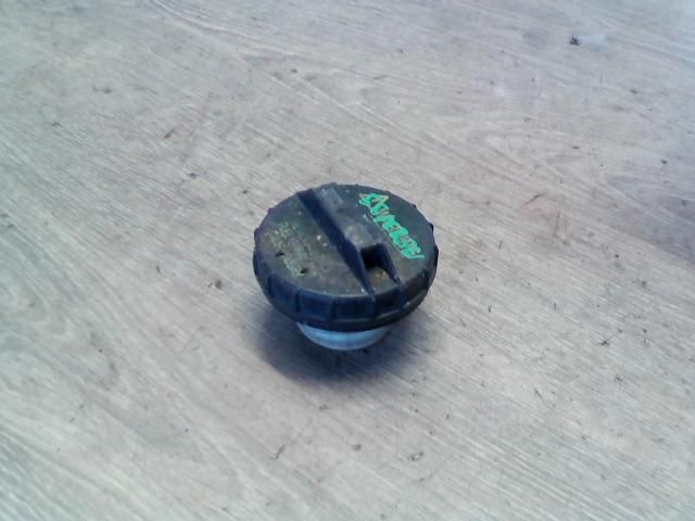 bontott SUZUKI SWIFT II Tanksapka