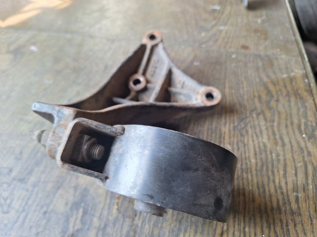 bontott SUZUKI SWIFT II Váltó Tartó Bak (Pozíciófüggetlen)