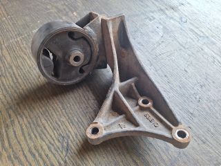 bontott SUZUKI SWIFT II Váltó Tartó Bak (Pozíciófüggetlen)