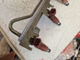 bontott SUZUKI SWIFT II Porlasztó Sor / Híd