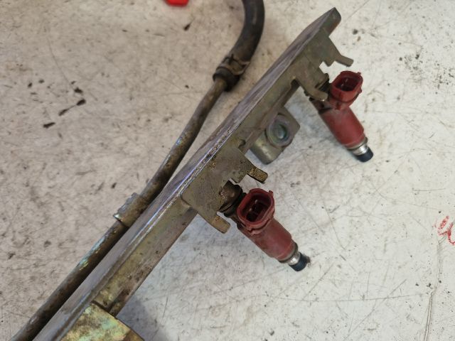 bontott SUZUKI SWIFT II Porlasztó Sor / Híd