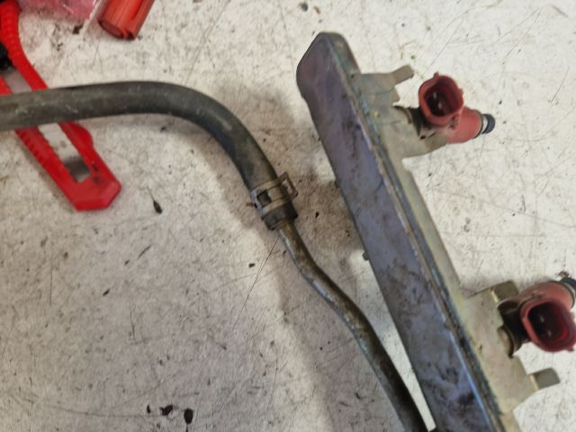 bontott SUZUKI SWIFT II Porlasztó Sor / Híd