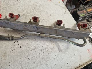 bontott SUZUKI SWIFT II Porlasztó Sor / Híd