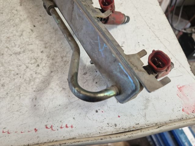 bontott SUZUKI SWIFT II Porlasztó Sor / Híd