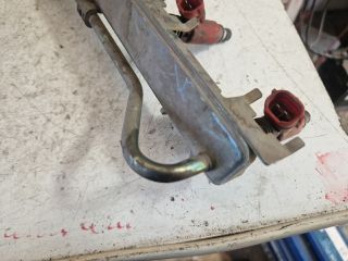 bontott SUZUKI SWIFT II Porlasztó Sor / Híd