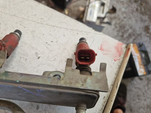 bontott SUZUKI SWIFT II Porlasztó Sor / Híd