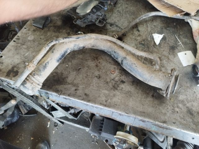 bontott SUZUKI SWIFT II Tankbetöltő Cső (Fém)