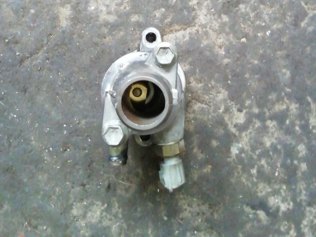 bontott SUZUKI SWIFT II Termosztátház