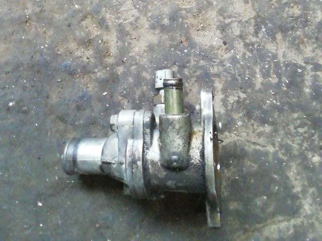 bontott SUZUKI SWIFT II Termosztátház