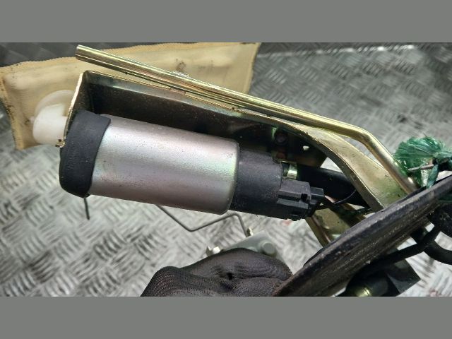 bontott SUZUKI SWIFT II Üzemanyag Szivattyú