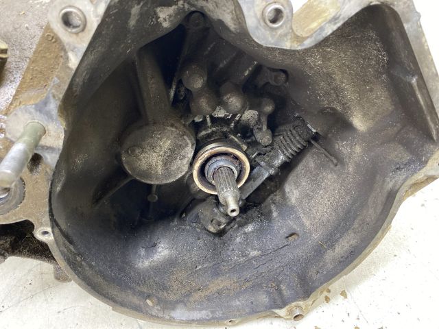 bontott SUZUKI SWIFT II Váltó (Mechanikus)