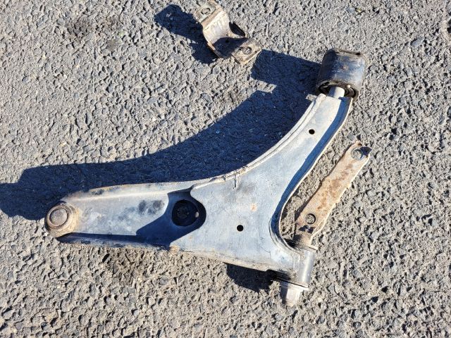 bontott SUZUKI SWIFT II Bal első Lengőkar