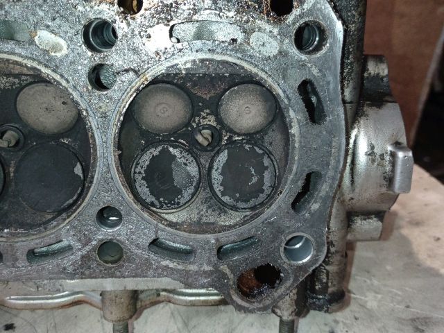 bontott SUZUKI SWIFT II Hengerfej