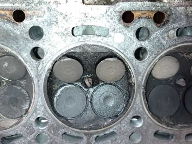 bontott SUZUKI SWIFT II Hengerfej