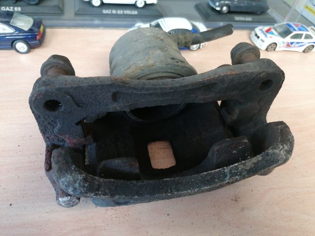 bontott SUZUKI SWIFT II Jobb első Féknyereg Munkahengerrel