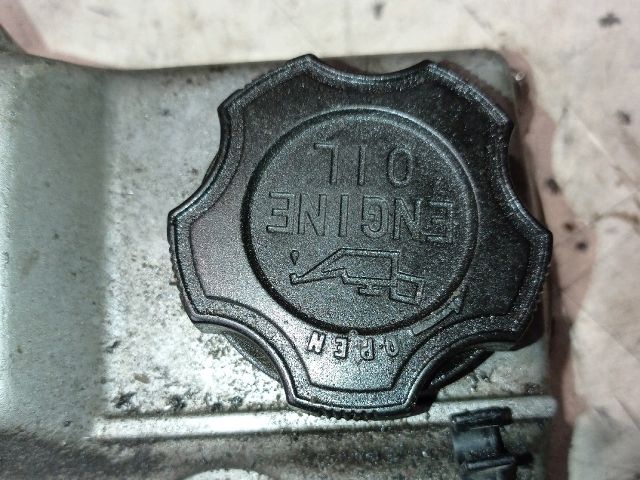 bontott SUZUKI SWIFT II Olajbeöntő Sapka